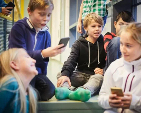 Sweden to Introduce National Cellphone Ban in Educational Institutions